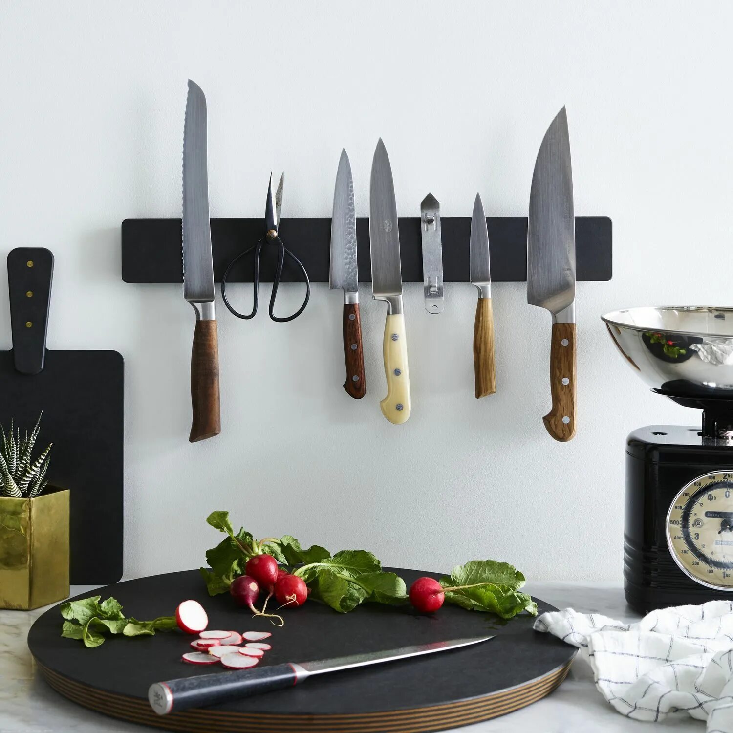 Нож кухонный черный. Китчен Книфе. Подставка для кухонных ножей. Ножи в интерьере. Набор ножей для кухни.