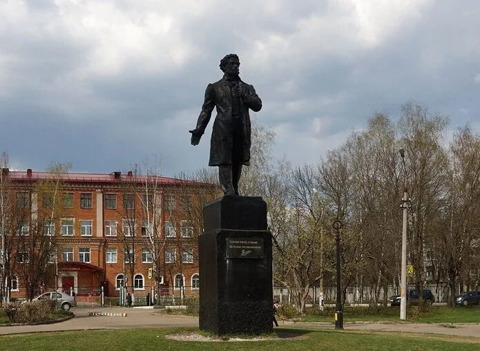 Площадь пушкина орехово-зуево. Дк пушкина орехово-зуево. Площадь пушкина орехово-зуево. Орехово зуево площадь пушкина. Памятник пушкину в орехово-зуево.