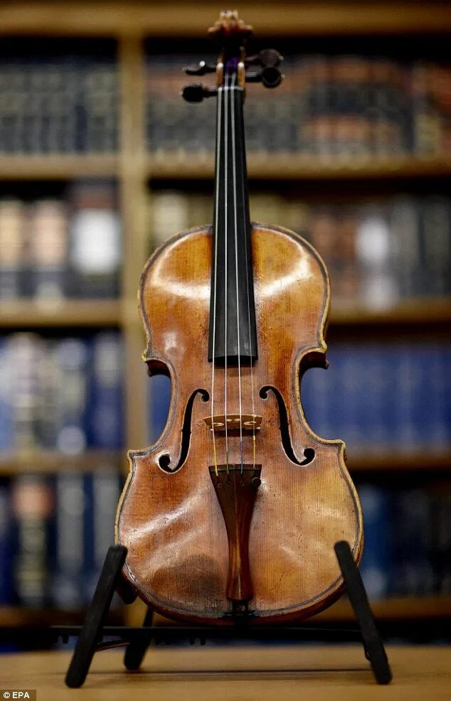 Violin cello. Виолончель Страдивари Дюпора. Инструмент Альт Страдивари. Скрипка Страдивари. Скрипки альты Страдивари.