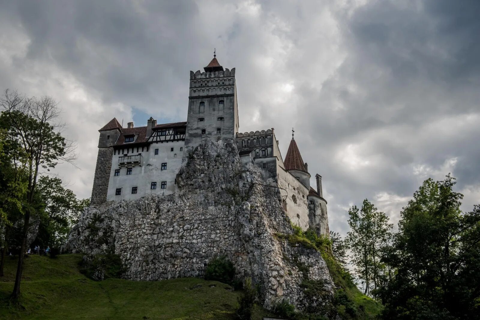 Историческая родина графа дракулы. Замок Дракулы в Румынии. Замок Бран (Bran Castle), Румыния. Замок графа Дракулы в Румынии.