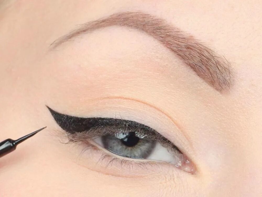 Eyeliner для глаз. Стрелки на глазах. Красивые стрелки. Тонкие стрелки подводкой. Красивые стрелки на глазах.