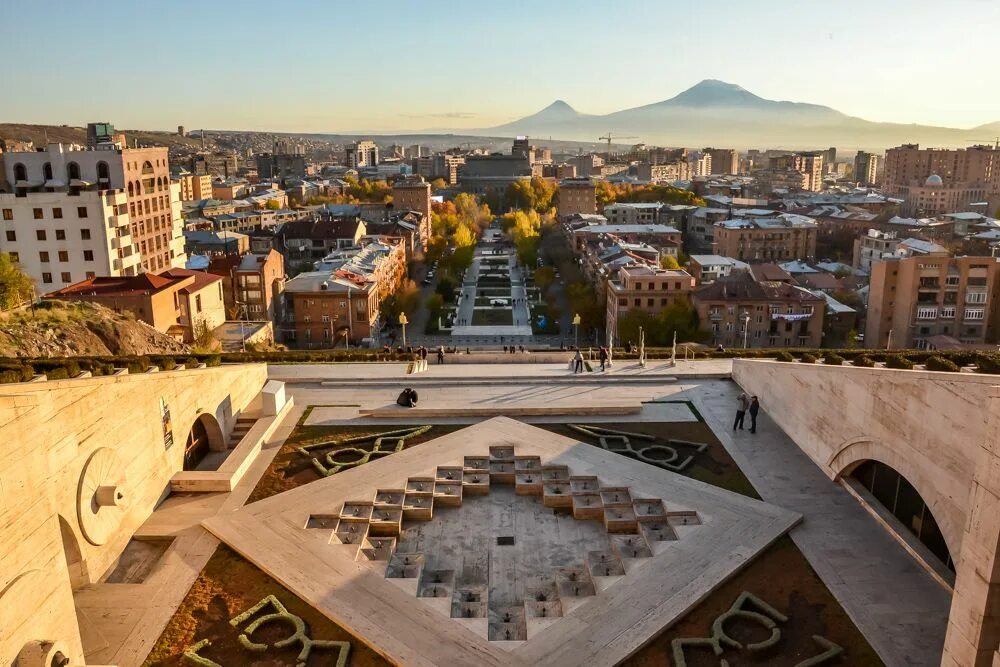 Yerevan city erebuni. каким был город ереван. столица армении ереван. архитектурный комплекс каскад армения. гора арарат в армении каскад.