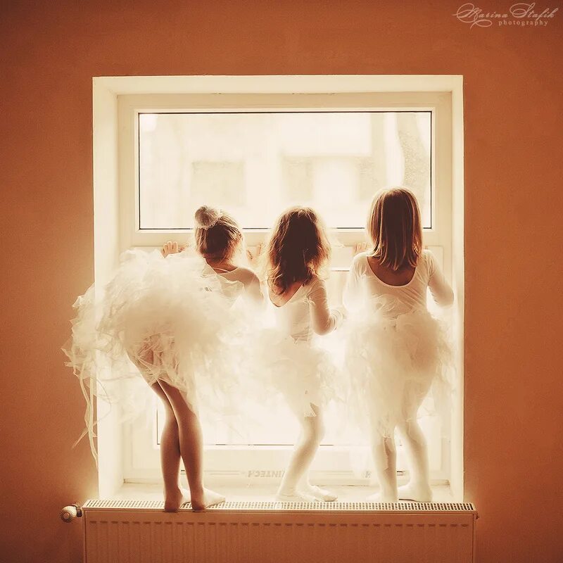 девушка балерина. окошко танцевать. окошко танцевать. окошко танцевать. хореография.