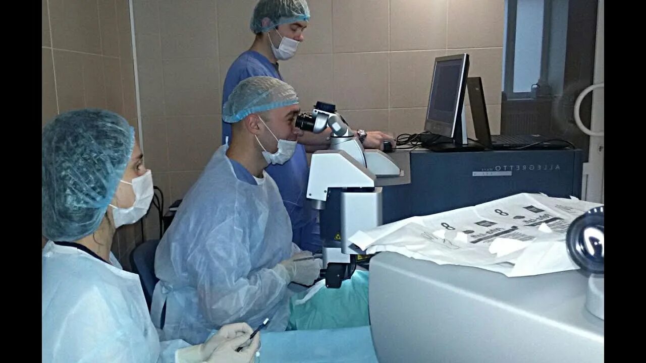 Лазерная операция на глаза. Лазерная коррекция зрения. Операция на дальнозоркость. Лазерная операция на глаза. Лазернаякоорекция зрения.