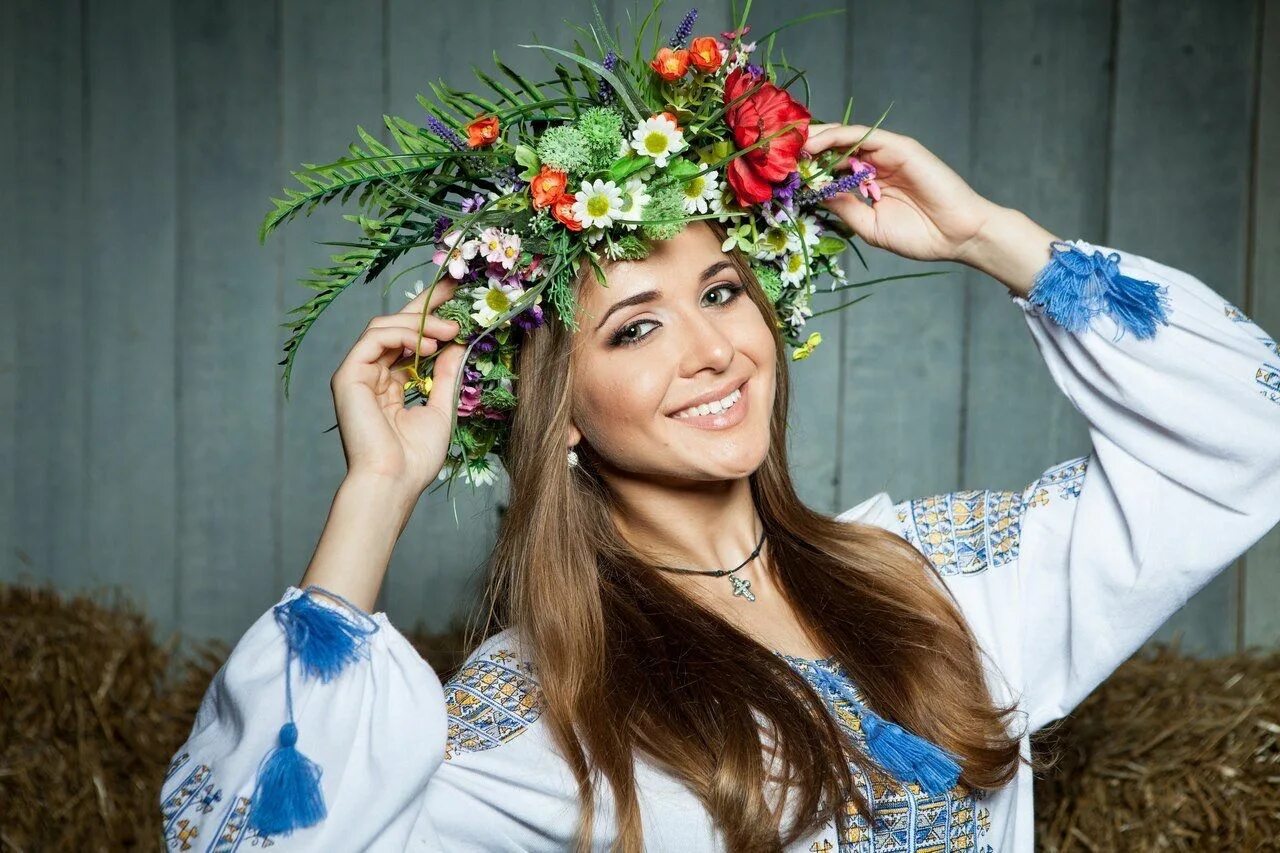 Украинские девушки самые красивые. Украинские девушки 30 лет. Украинка в венке. Ukrainian beauty. Славянская внешность девушки.