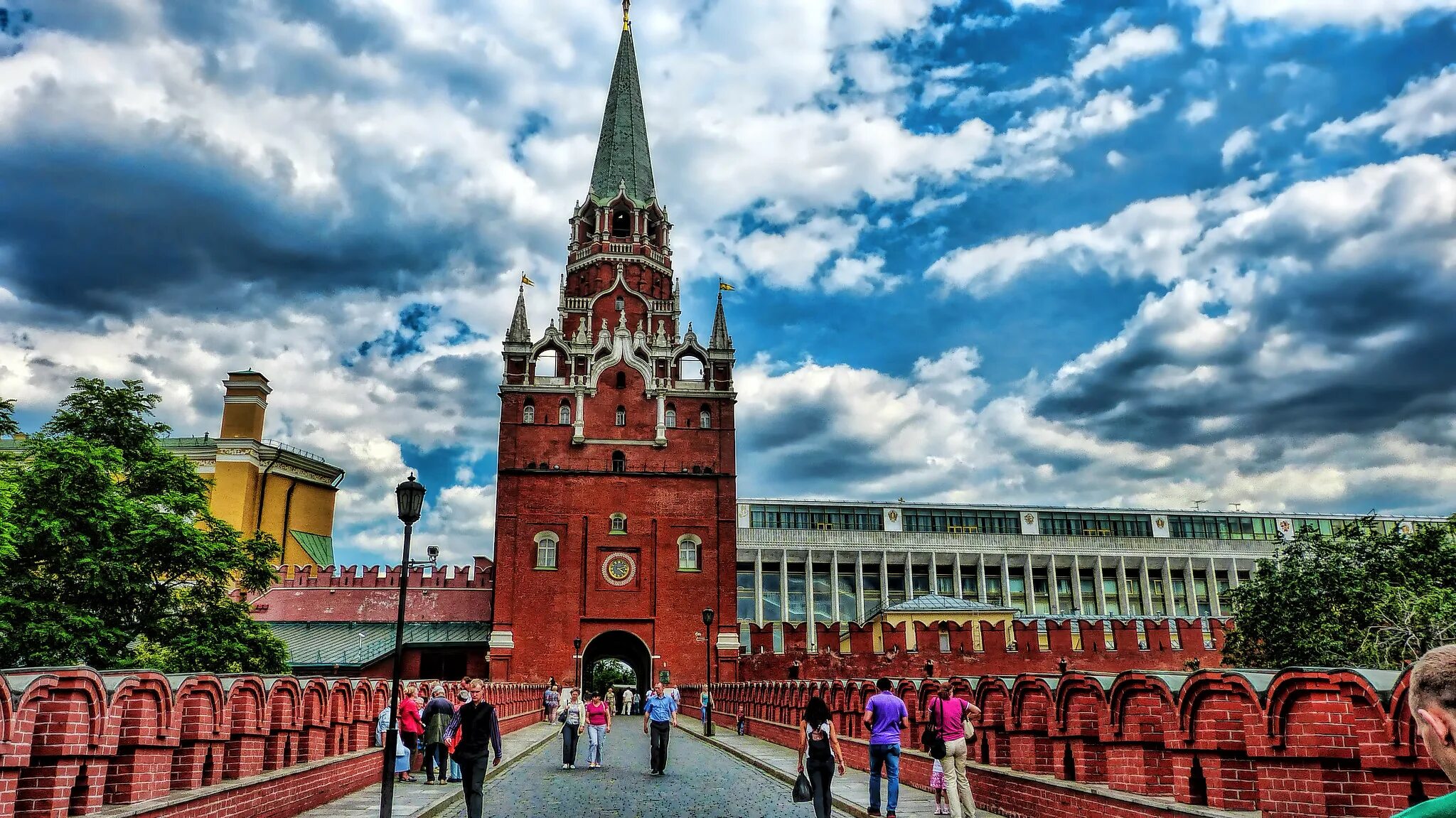 Спасская башня Москва. Потешный дворец Московского Кремля. Спасская башня фото Москва. Спасская башня с разных ракурсов.