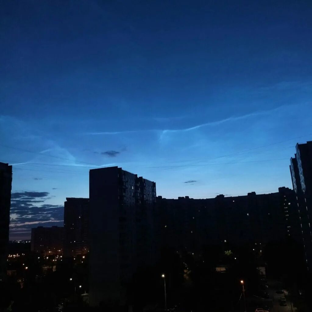 Московский наблюдать. Серебристые облака. Ночное небо над городом. Ночное небо Москвы. Серебристые облака над Москвой.
