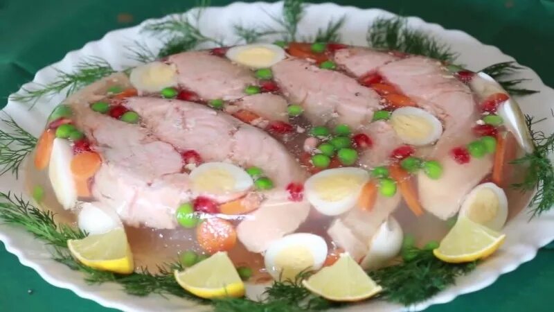Заливное из рыбы горбуша. Заливное из горбуши. рыбное заливное с желатином. пангасиус заливное. заливное из семги.