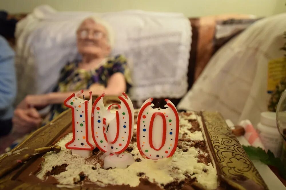 Сто дет. 100 летний юбилей. столетний юбилей. 100 лет со дня рождения. 100 летний юбилей бабушки.