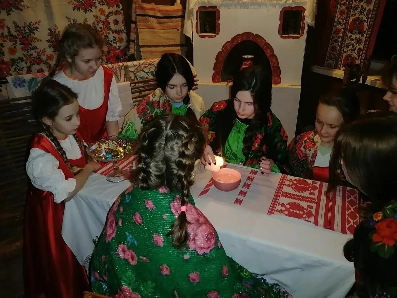 Святочные посиделки русь обрядовая. Святки. Крещенские посиделки. Крещенские посиделки. Святки в древней руси.