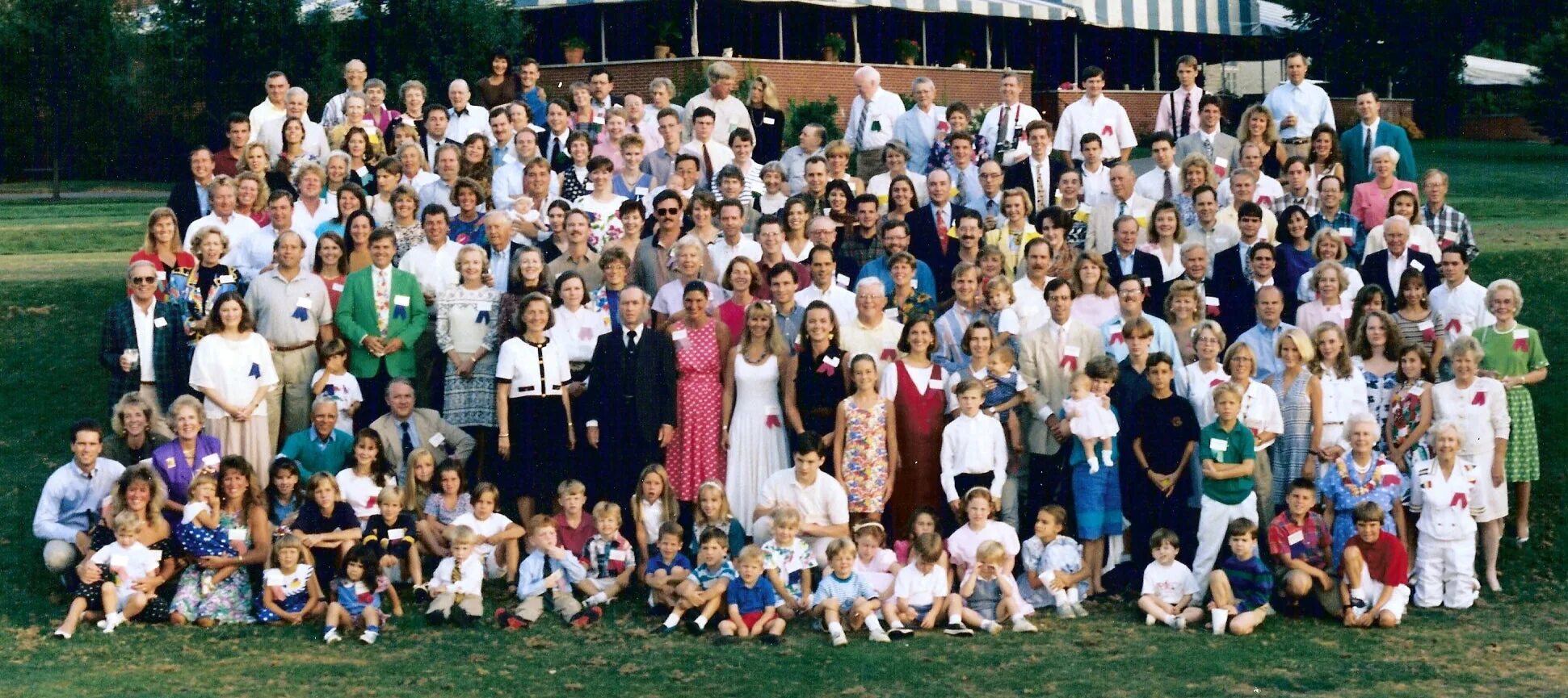 Самая большая семья. Очень большая семья. Самая многодетная семья в мире. Очень большая семья родственников.