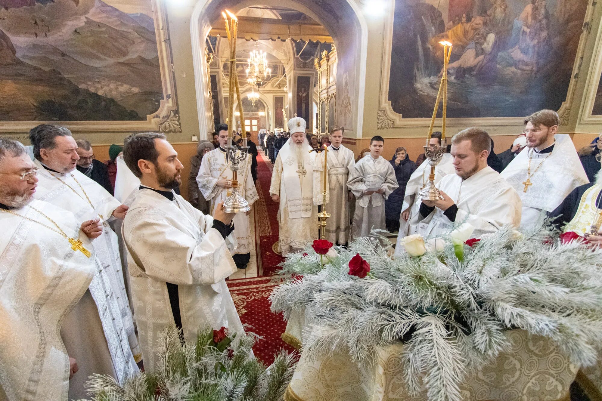 Рождественский сочельник богослужение. Время службы в сочельник. Рождество церковь. Рождественская литургия. Освящение сретенских свечей.