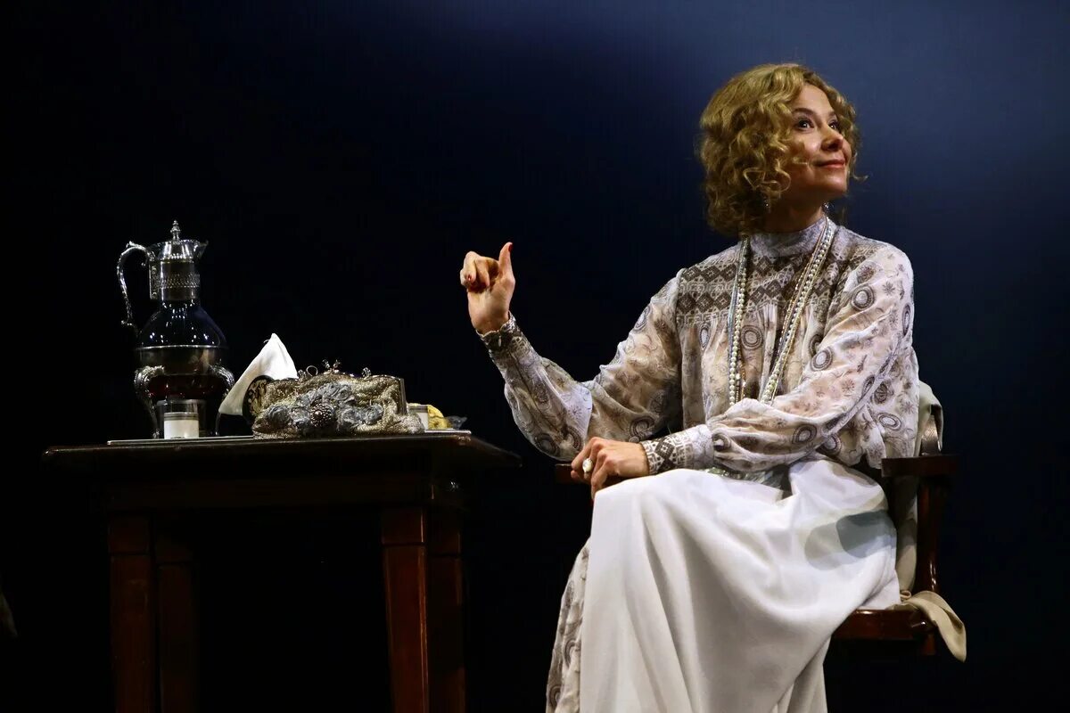 Чехов вишневый сад симеонов пищик. Театр сатиры вишневый сад 1984. Пьеса а. Вишнёвый сад антон павлович чехов театр. Марина неелова вишневый сад.