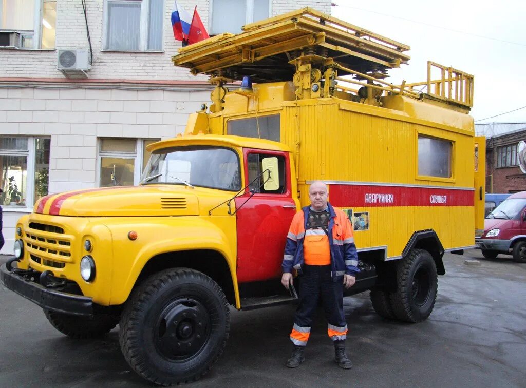 Воронеж горэлектросеть телефон аварийной. Аварийная машина ЗИЛ 130. Автомобиль аварийной службы ЗИЛ 130. ЗИЛ 130 газовая служба. ЗИЛ 130 газовая аварийка.