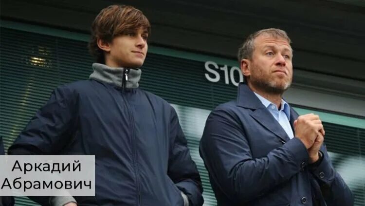 Аркадий абрамович фото из школы. Мужской портрет в офисе. Крутой бизнесмен. Бизнесмены 80. Давидович миллиардер жена дети.