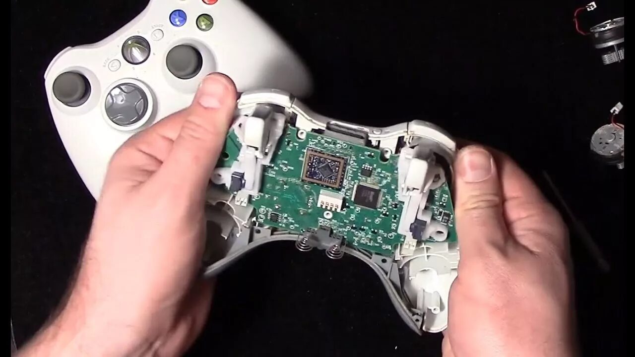 Как разобрать контроллер. Разбор контроллера xbox 360. xbox one s controller disassembly. xbox 369 controller. xbox wireless controller разборка.