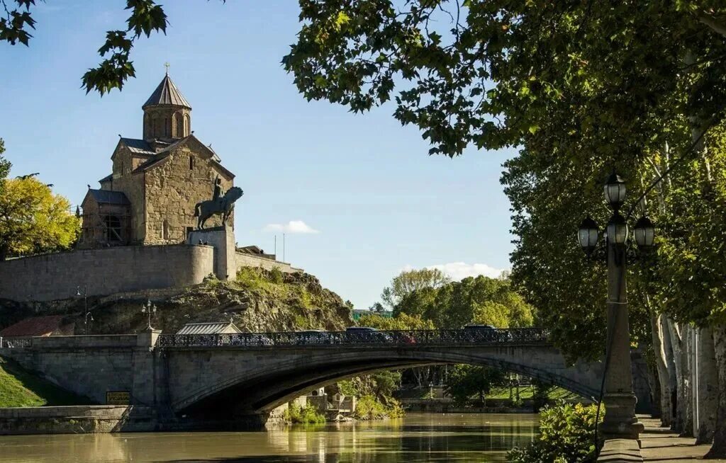 Храм метехи тбилиси. Метехи сайт. Храм метехи грузия. Храм метехи грузия. Метехи сайт.