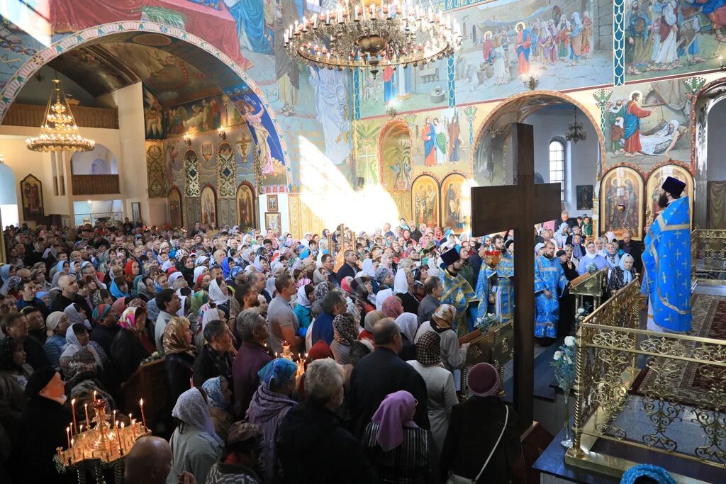 Служба в соборе шахты. Покровский кафедральный собор шахты. Собор шахты расписание богослужений покровский собор. Расписание богослужений в соборе г шахты. Служба в соборе шахты.