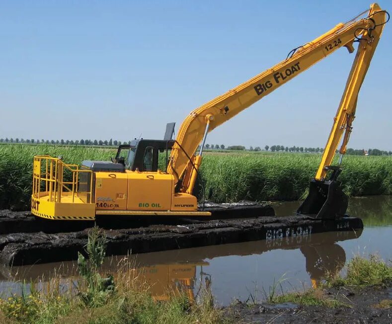 Экскаватор-амфибия waterking wk150. Экскаватор-амфибия hitachi zd200. Экскаватор-амфибия waterking wk150. Плавающий экскаватор. Экскаватора амфибии amphimaster am200.