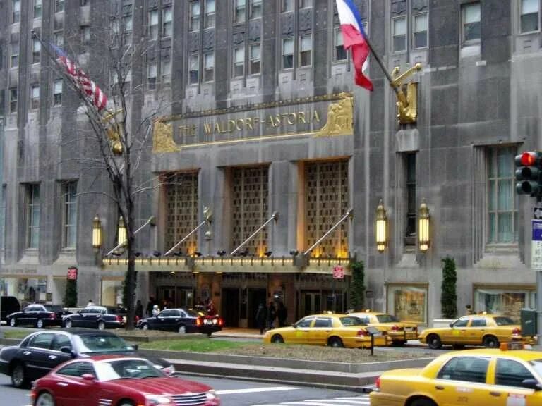 Отель вальдорф астория нью-йорк. Уолдорф отель нью-йорк. Waldorf astoria отель в нью йорке. Отель waldorf astoria. Waldorf astoria бренд.