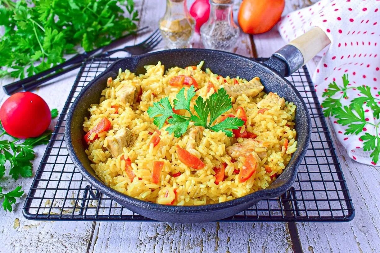 Быстрый плов с курицей. Плов в казане. плов с индейкой. плов с курицей. плов с куриным филе.