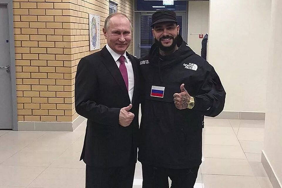 Селфи с путиным. Охранники Тимати. Тимати и Путин. Дмитрий Егоров охранник Тимати Инстаграм. Охранник русских рэперов