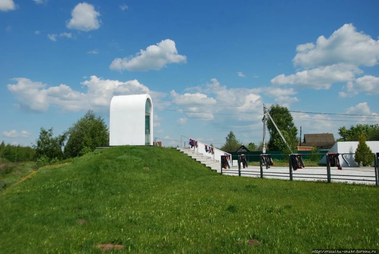 Мемориал ярославль. Локомотив ярославль памятник туношна. мемориал локомотиву в туношне. мемориал памяти погибших ярославль локомотив. памятник локомотиву в ярославле в туношне.