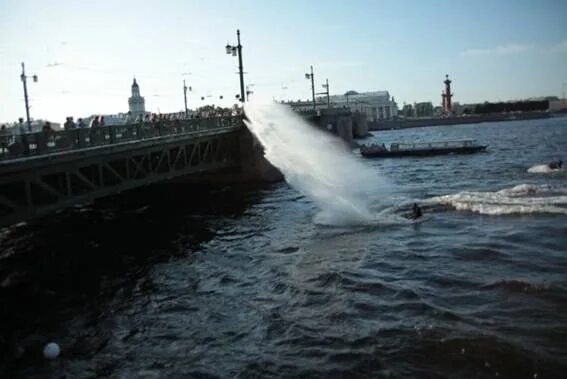 Невская вода. Дворцовая вода Самара. Черная Невская вода. Вода Дворцовая фото.