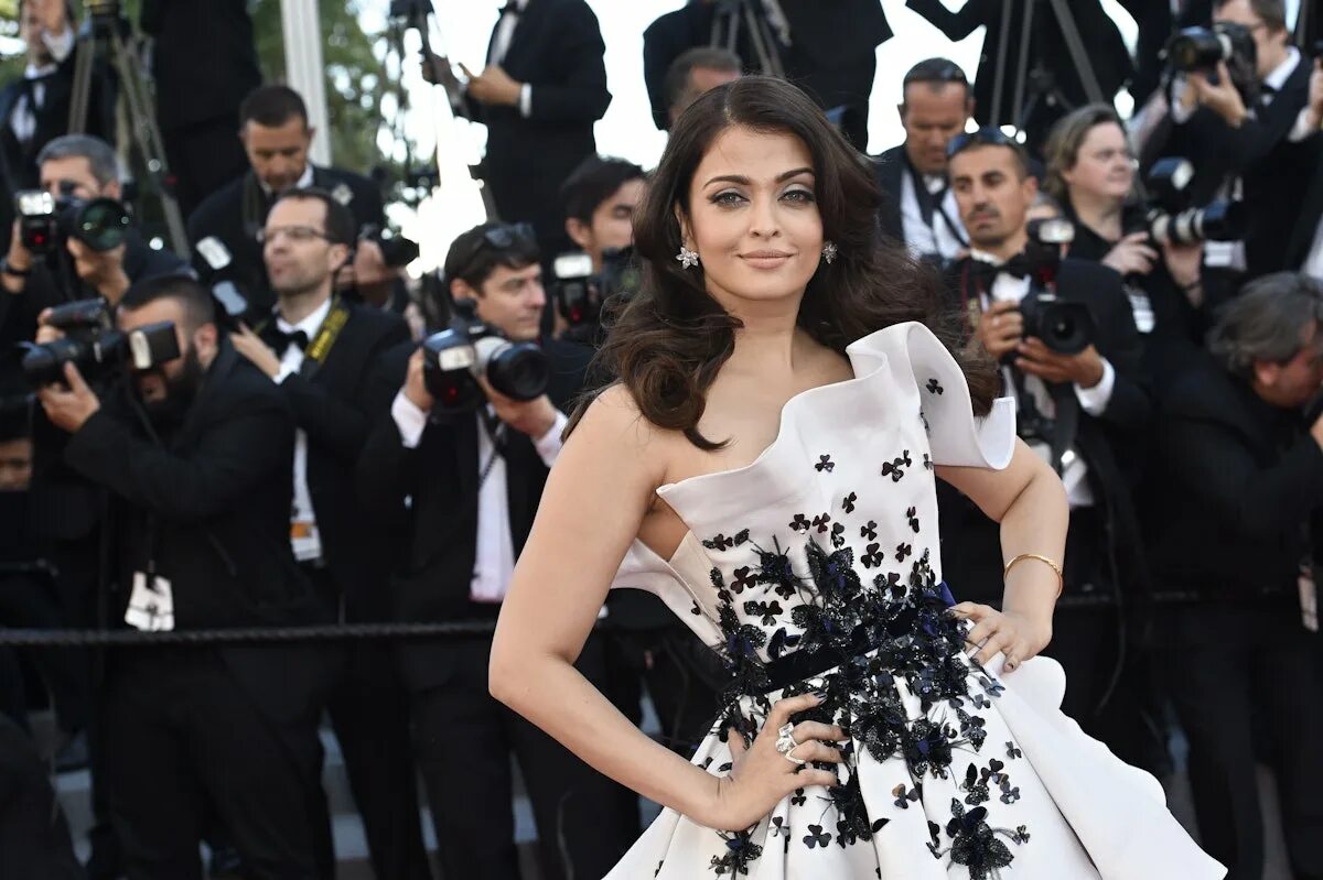 Fan Bingbing & Aishwarya Rai Ralph & Russo Cannes Face-Off - Who Wore It Best?