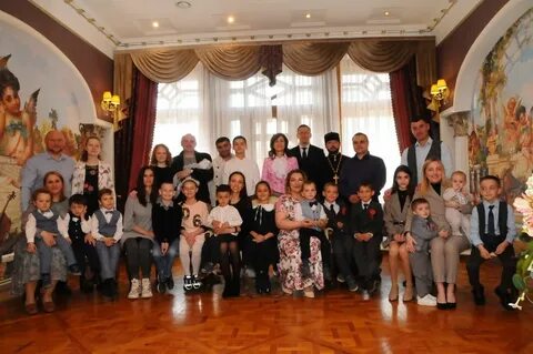 Поздравили многодетные семьи