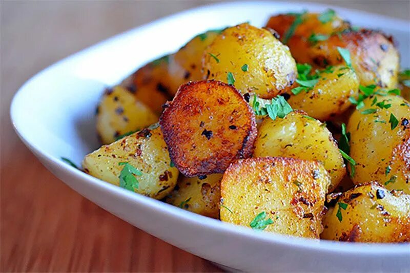 Картофель в мультиварке. Гарнир картофель. Гарнир к картошке. Гарнир картошка с приправами.