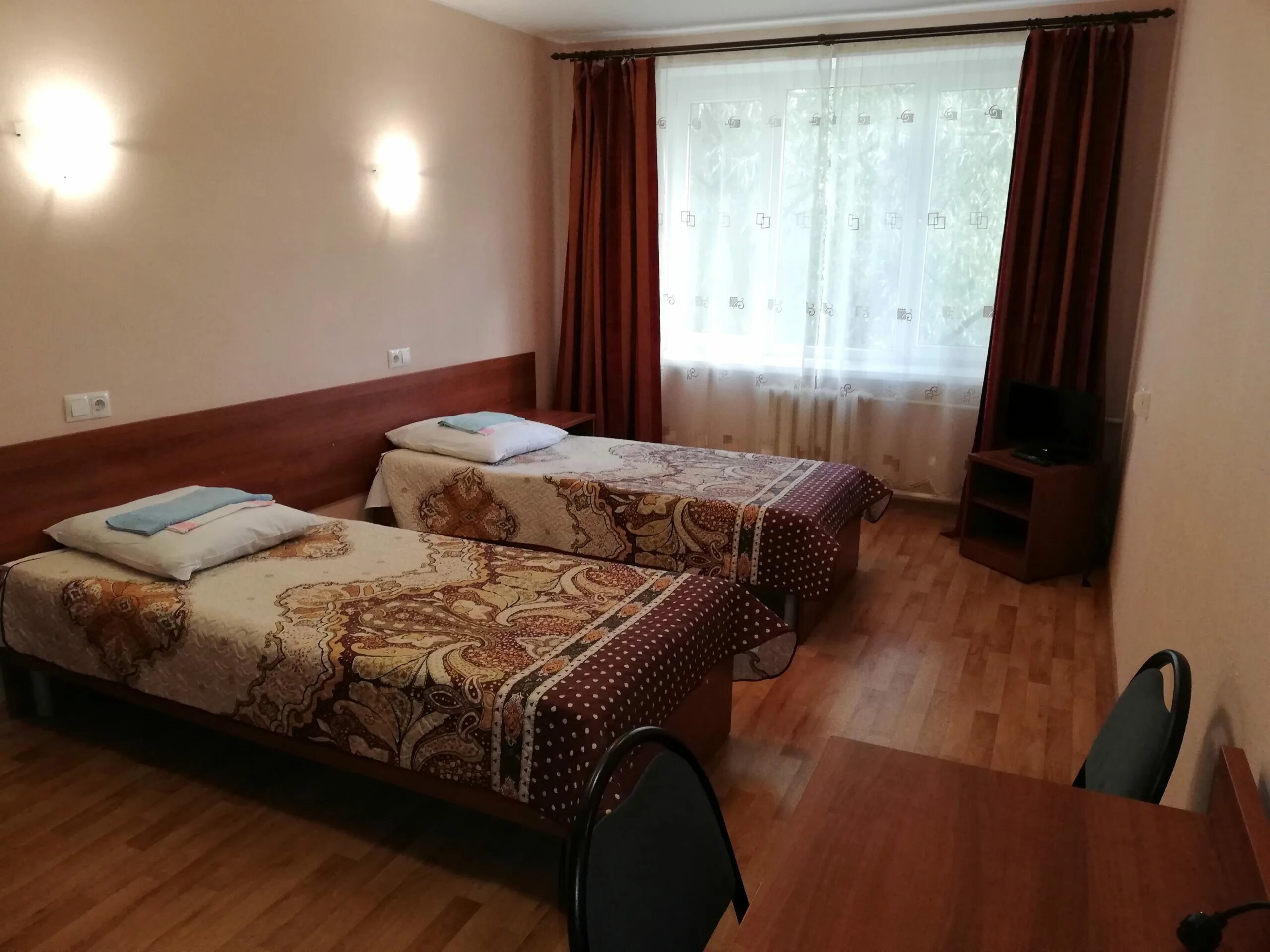 номер третьей категории в гостинице. номер третьей категории в гостинице. гостиница славянка москва фото. четырехместный номер. гостиничный номер третьей категории.