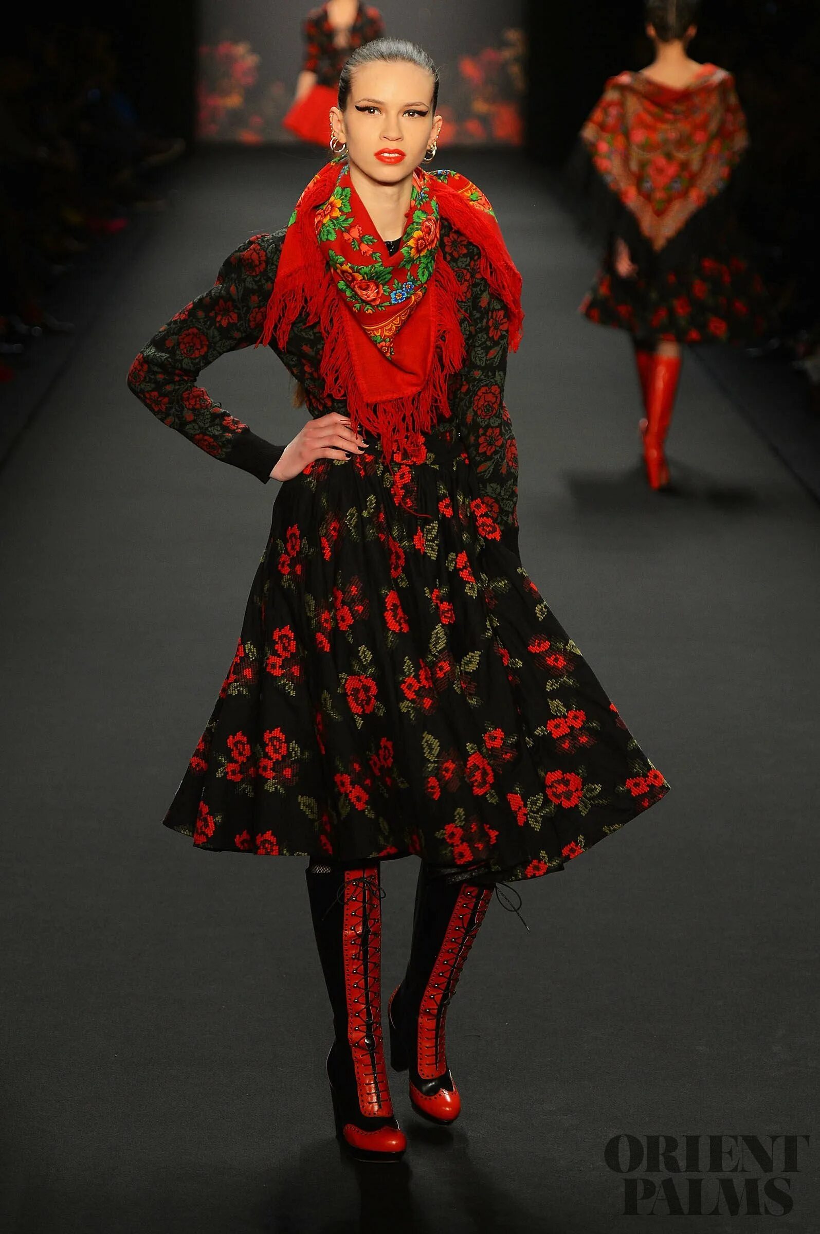 Дольче габбана весна лето 2013. Коллекция дольче габбана. Валентино русская коллекция. Коллекции дольче габанны. Стиль аля рюс.