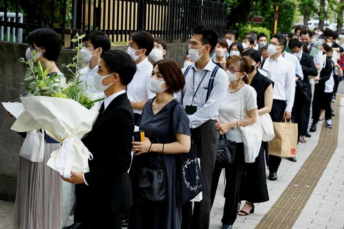 Shinzo Abe cenaze. Траур в Японии. Япония Токио люди. Japan Abe Funeral. Japan right