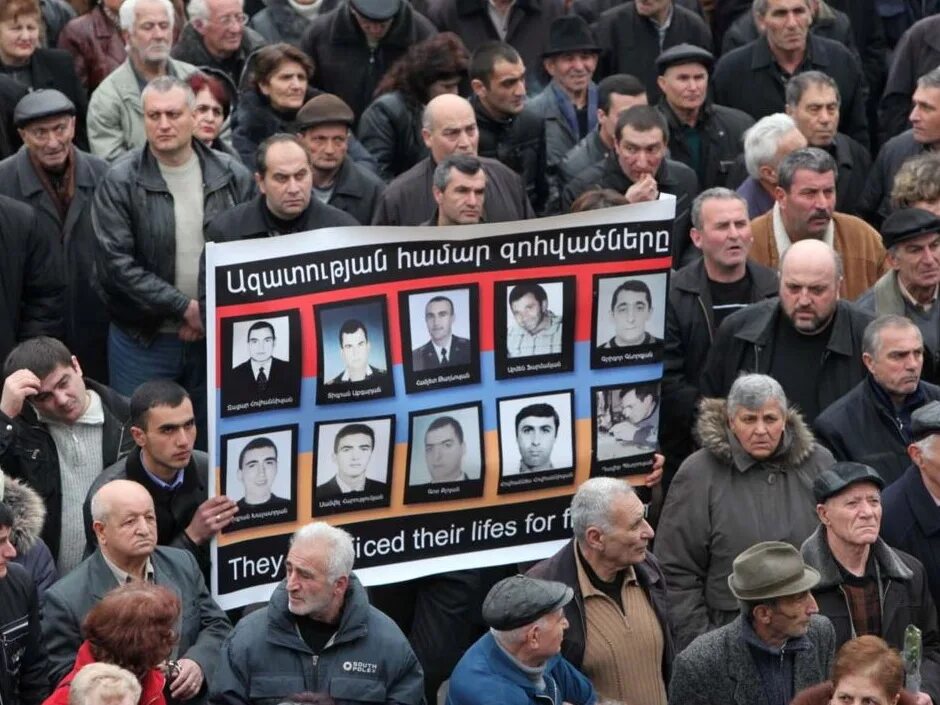 2008 год армения. Бархатная революция в армении 2018. Революция в армении 2018. Армении 2008. Մարտի1.