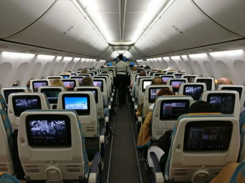 Boeing 777 air france бизнес. Oman air 737 900. Аэробус 332. Боинг 777 бизнес класс air china. Swiss airlines салон.