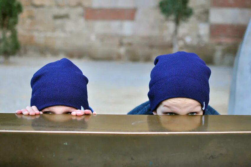 Игры во дворе прятки. Дети прятки. 24 часа играть в прятки. Прятки во дворе. Исчезнуть на 24 часа игра.