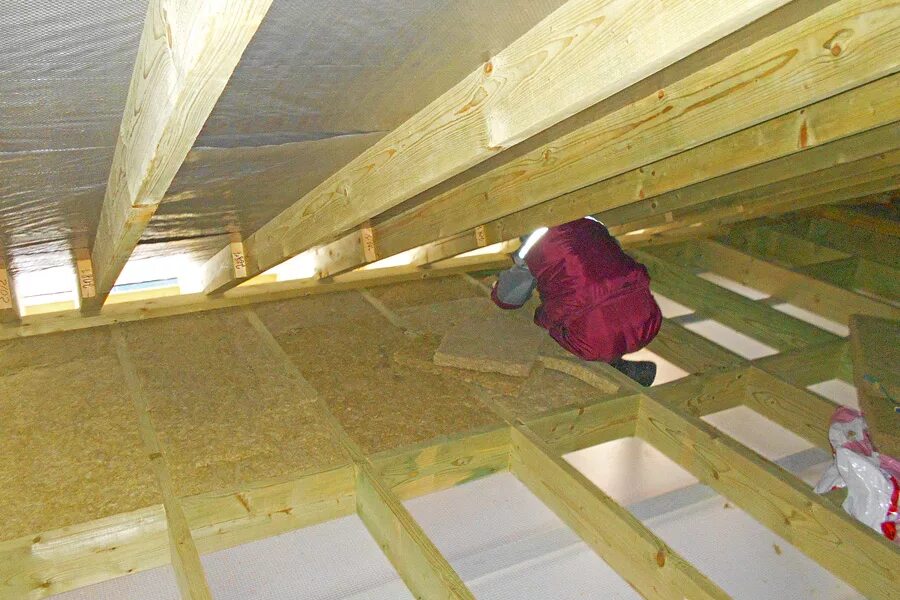 Утеплитель для крыши. Утепление потолка. Как утеплить потолок под. Как утеплить потолок под. Как утеплить потолок под.