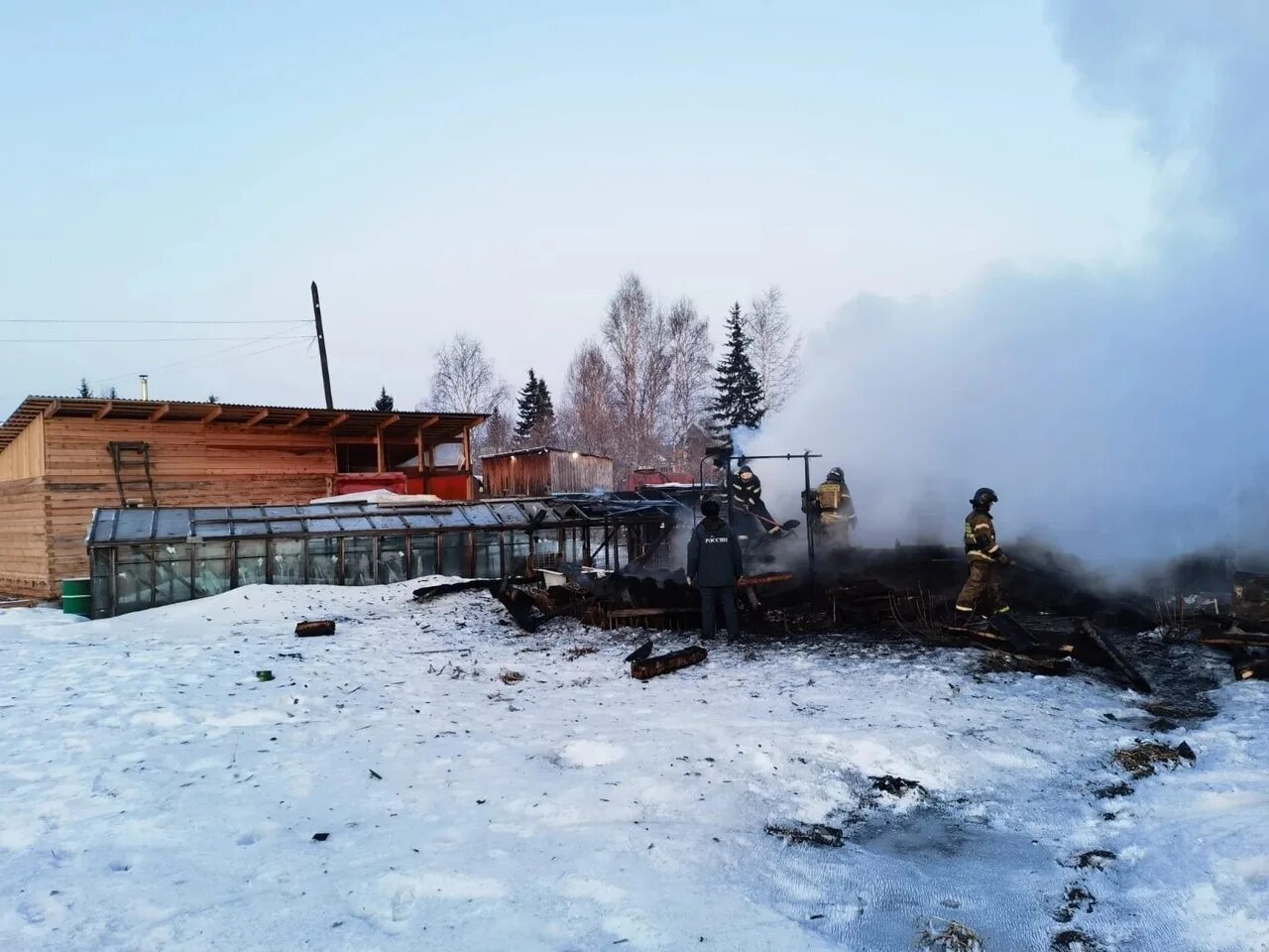 Пожар усть илимск. Усть илимск коммунальник. Дачи усть-илимск. Усть илимск коммунальник. Усть илимск дачи 13 км.