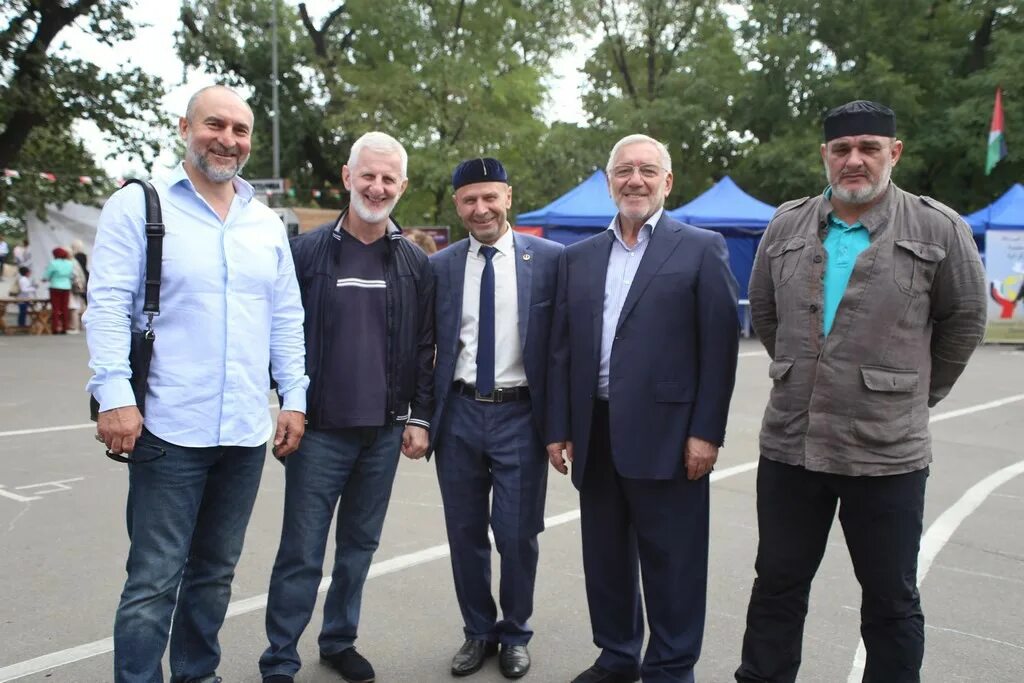 Глава чеченской диаспоры в москве. Чеченская диаспора. Община чеченская. Джабраилов председатель диаспоры чеченско. Оренбургская чеченская диаспора.