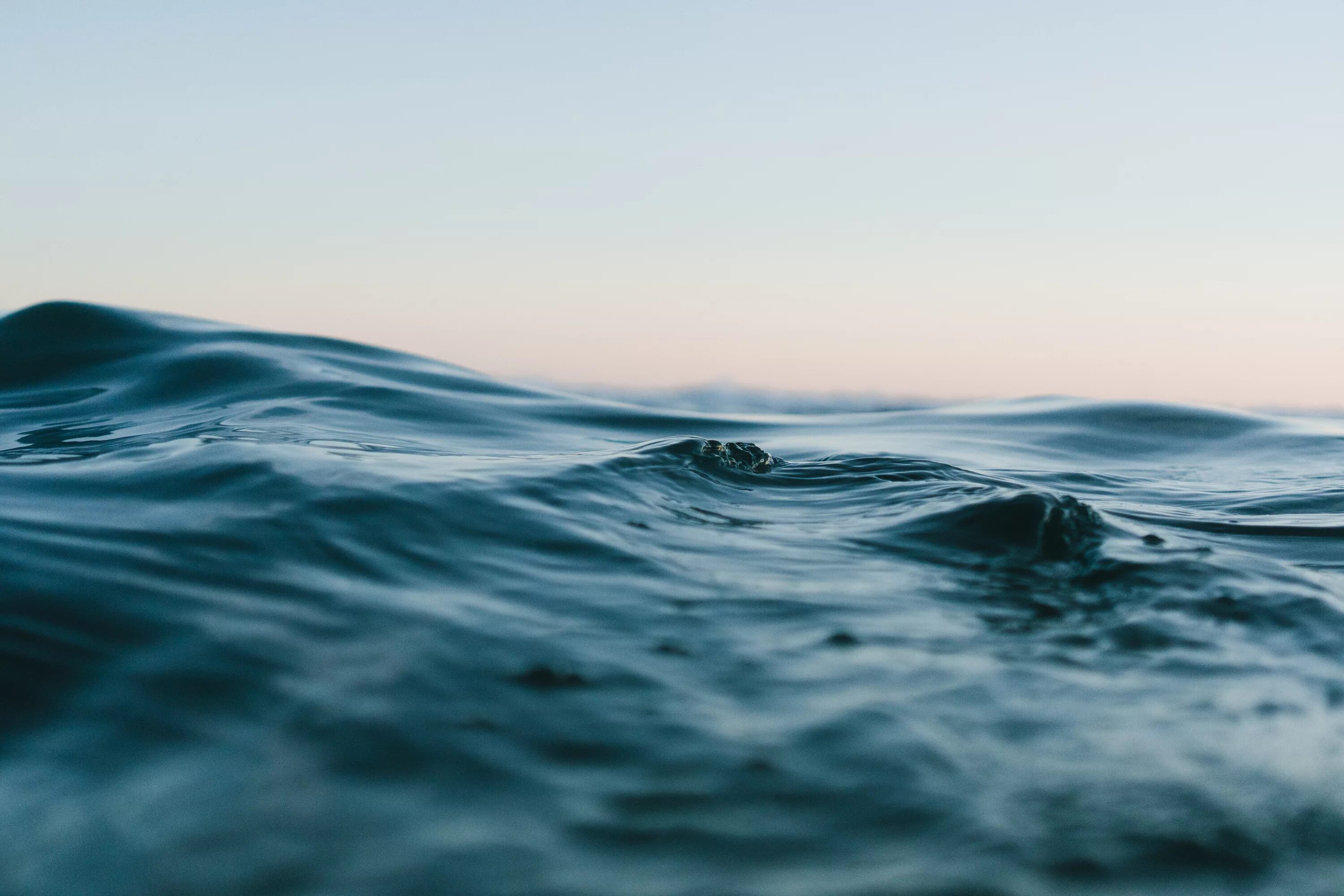 Вода первый горизонт. Океан. Море, волны. Моря и океаны. Поверхность океана.