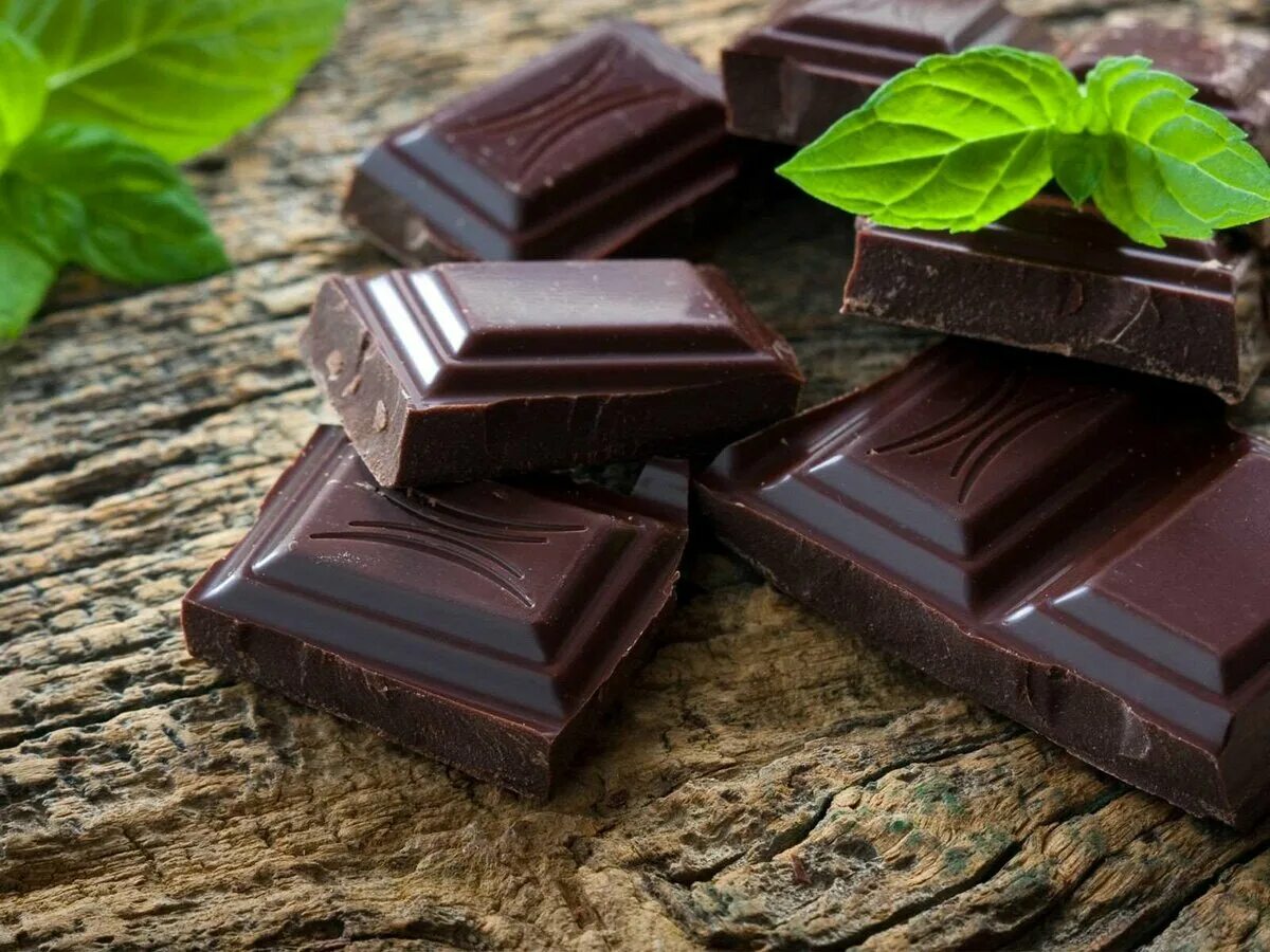 Какой шоколад более качественный. Черный Горький шоколад. Шоколад дарк Горький. 3. «Dark Chocolate», темный шоколад Швейцария. Тёмный шоколадшоколад Горький.