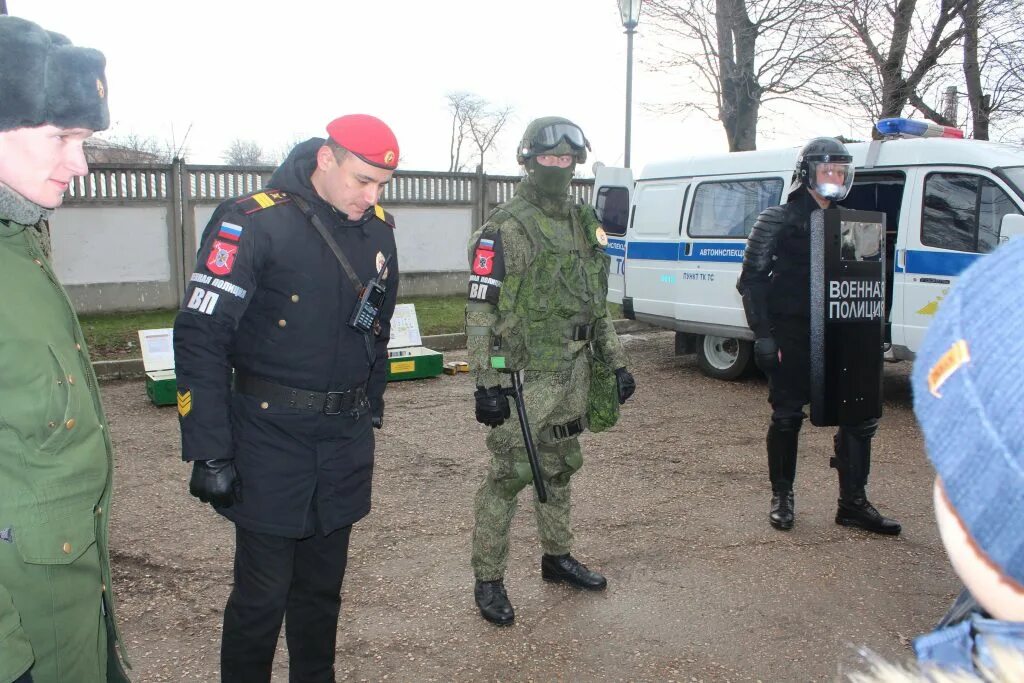Военная комендатура геническ. Военная комендатура смоленск. Комендатура крыма. Военный комендант. Военная комендатура спб.