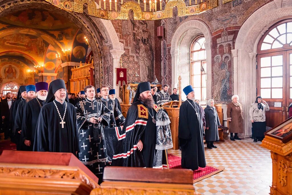 Храм тушино расписание. Храм преображения господня в тушино. духовенство храма преображения в тушино. храм преображения господня москва тушино настоятель храма. храм преображения в тушино мозаика.