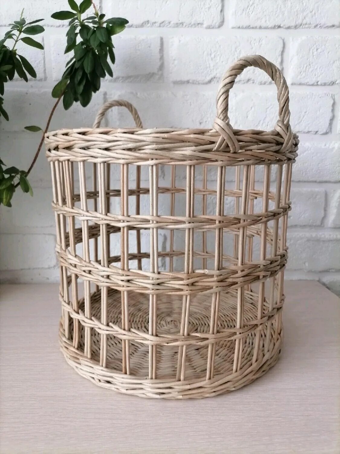 Праздничная корзинка. Ажурные плетёные корзины. Ручки для плетеной ажурной корзины. Ажурные корзина. Корзиночки крючком ажурные.