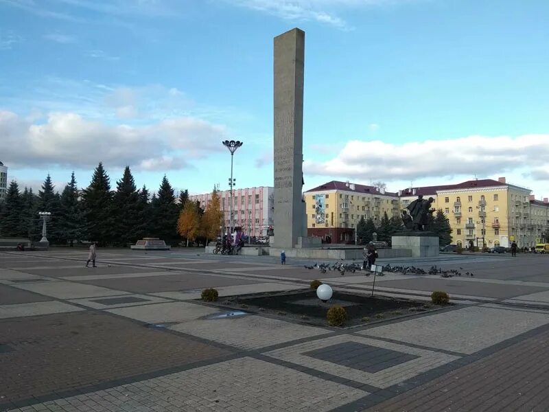 Площадь починка. Площадь партизан брянск. брянский горсовет площадь ленина. парки брянска. площадь партизан 4 брянск.