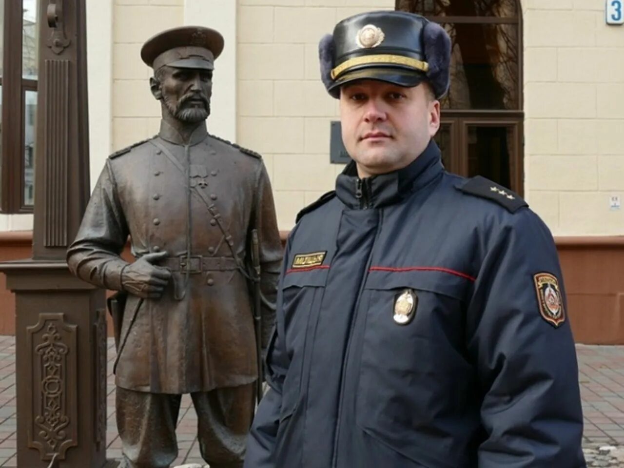 Милиционер беларусь. Памятник городовому в Минске. Белорусские полицейские. Белорусская милиция.