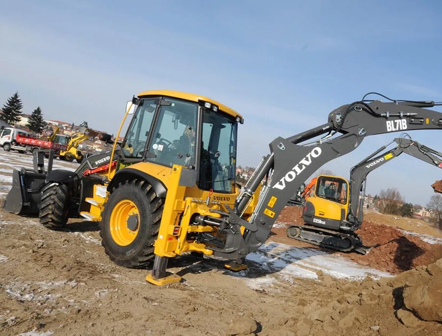 экскаватор погрузчик вольво bl71. экскаватор бл. экскаватор-погрузчик volvo bl71b. погрузчик volvo bl71b. экскаватор бл.