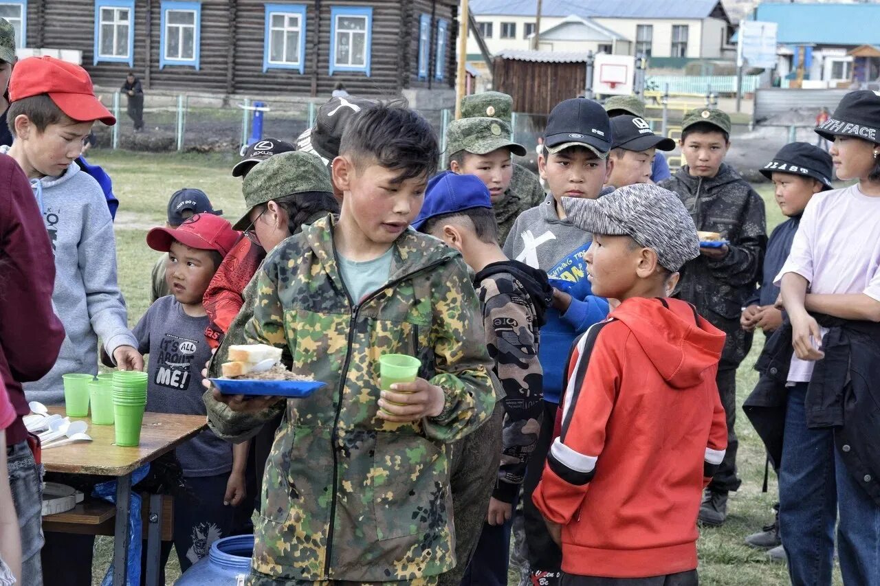 Позывной для зарницы для наставника. Зарница в школе. Пограничники Зарница. Солдатская каша игра Зарница. Школьники звезд.