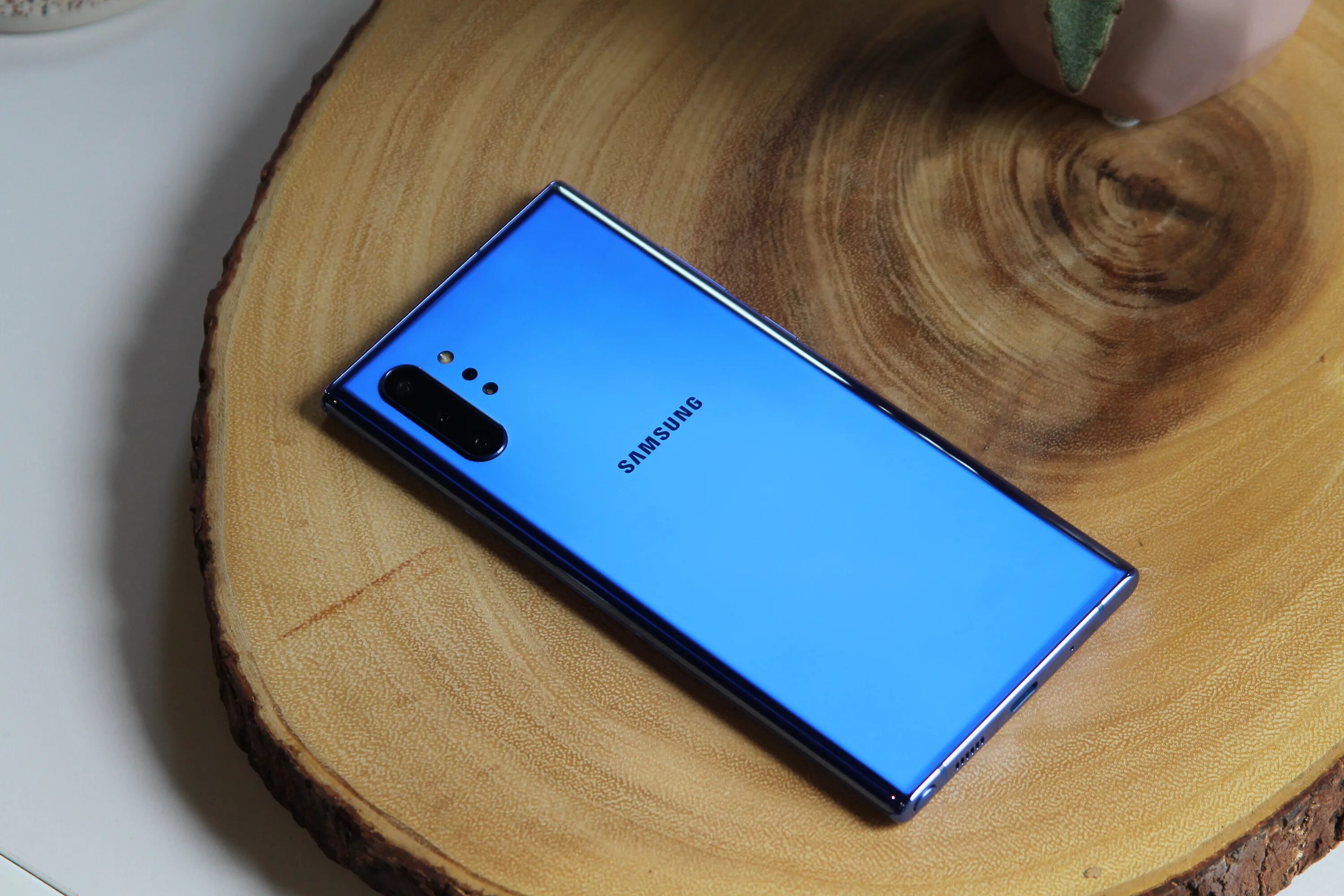 Самсунг ноут 10. Samsung Galaxy Note 10 Plus. Samsung Galaxy Galaxy Note 10 Plus. Samsung Galaxy Note 10+ Aura Blue. Samsung Galaxy Note 10 синий.